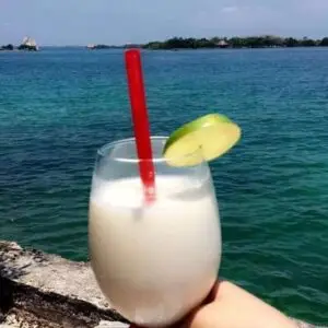 Famosa limonada de coco para o casal experimentar