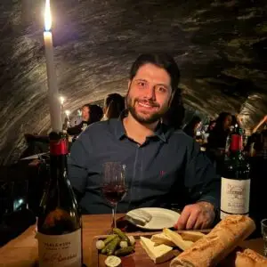 Noite romântica de tapas e vinhos